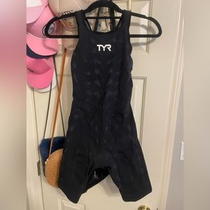 TYR Venmo Size 27